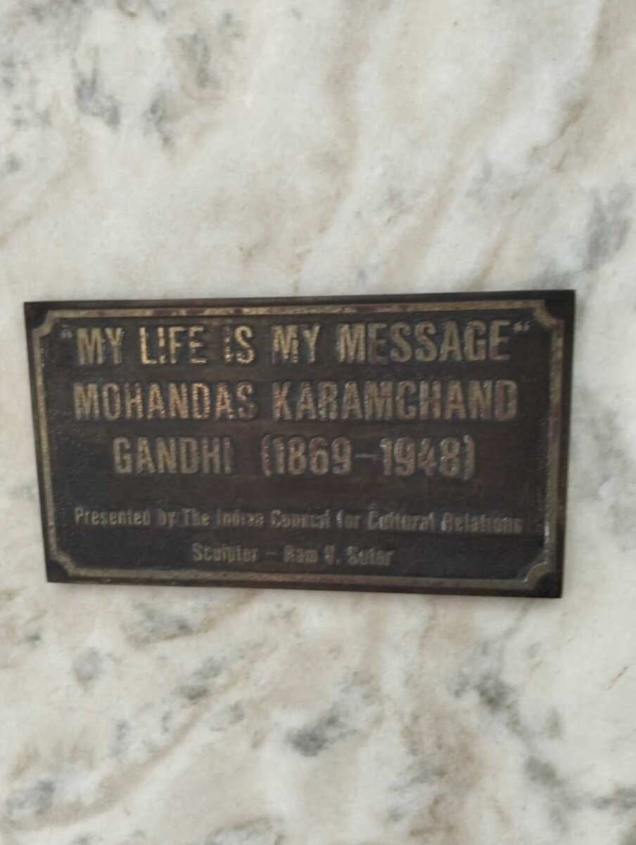 GANDHI Mohandas Karamchand 1869-1948