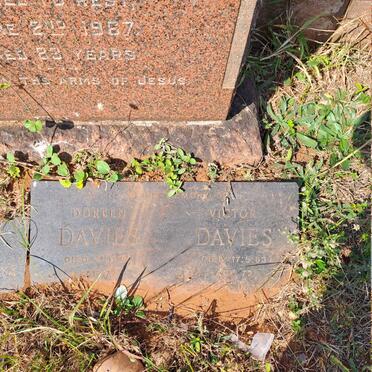 DAVIES Doreen -198? :: DAVIES Victor -1983