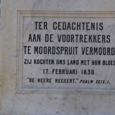 4. Gedenkplaat teen Monument