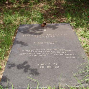 Kwazulu-Natal, ESTCOURT district, Drakensberg, Champagne Valley, Unknown farm cemetery