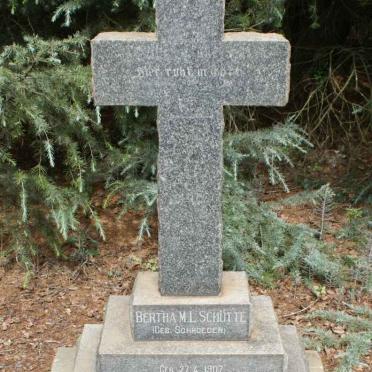 SCHÜTTE Bertha M.L. 1907-1957