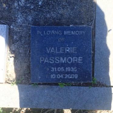 PASSMORE Valerie 1935-2009