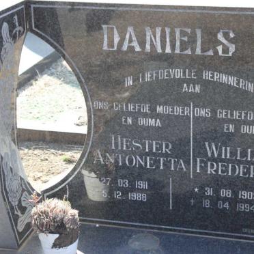 DANIELS William Frederick 1909-1994 &amp; Hester Antonetta 1911-1988