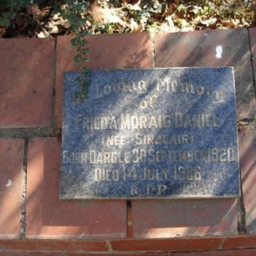 DANIEL Frieda Moraig nee SINCLAIR 1920-1986