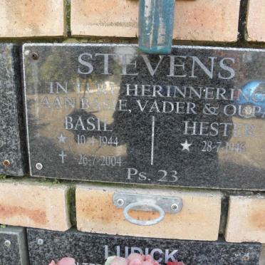 STEVENS Basil 1944-2004 &amp; Hest 1946-