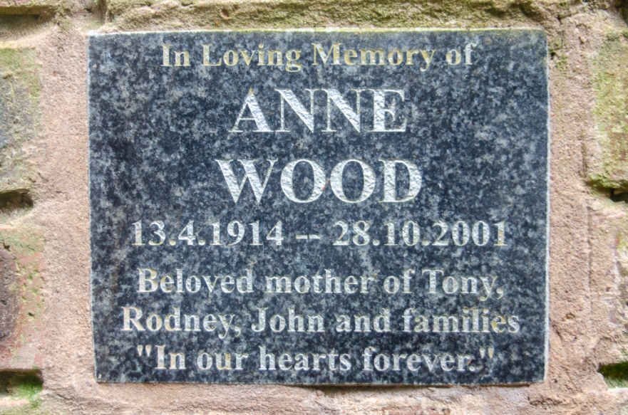 WOOD Anne 1914-2001