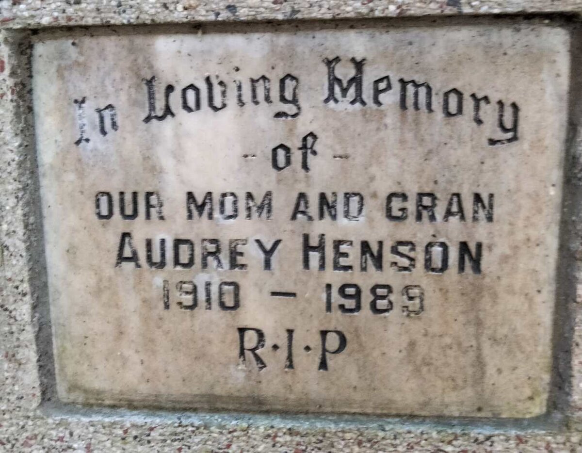 HENSON Audrey 1910-1989