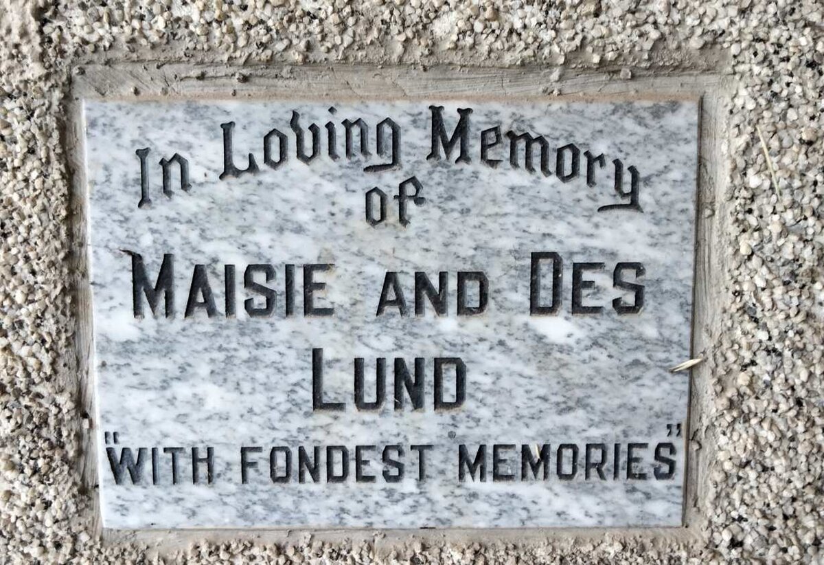 LUND Des & Maisie