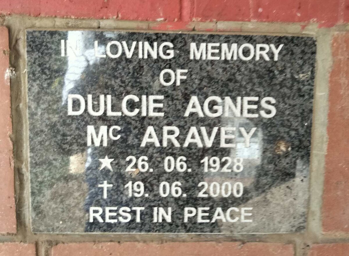 MCARAVEY Dulcie Agnes 1928-2000