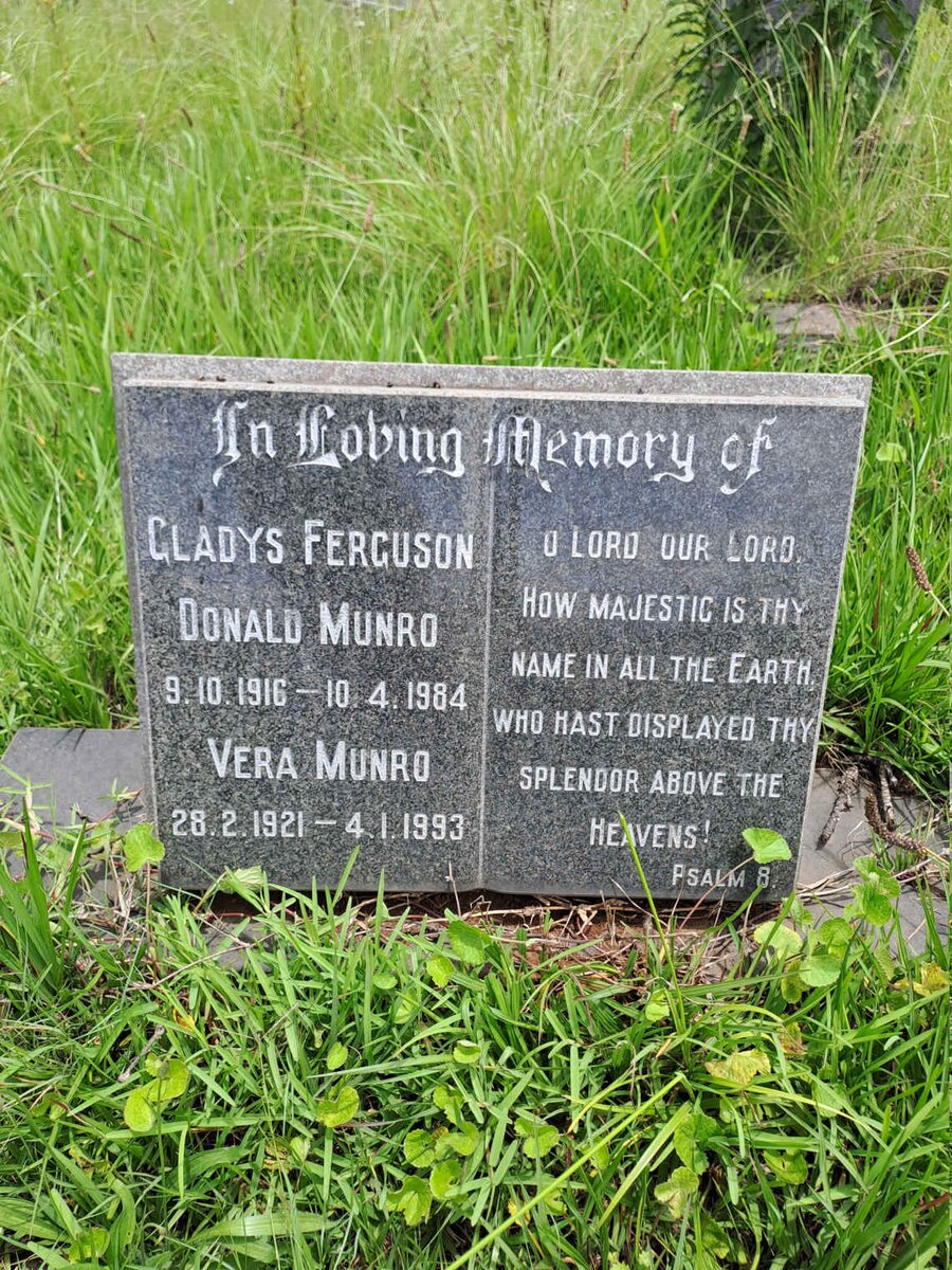 MUNRO Gladys Ferguson Donald 1916-1984 & Vera 1921-1993