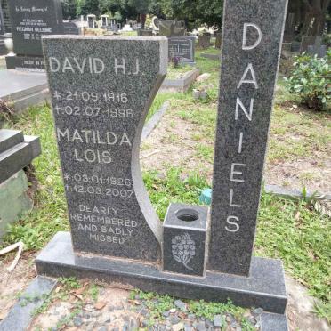 DANIELS David H.J. 1916-1996 & Matilda Lois 1926-2007 