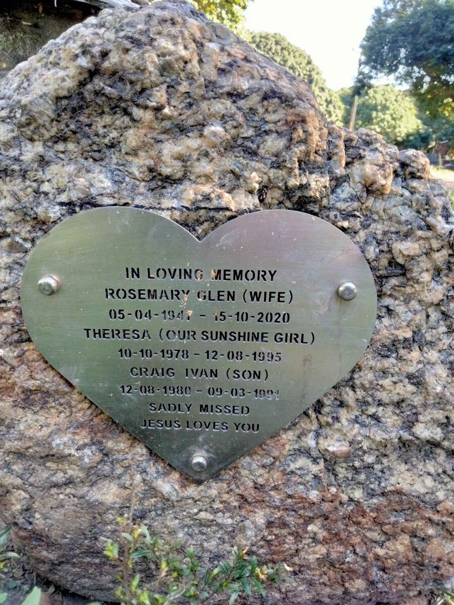 GLEN Rosemary 194?-2020 :: ? Theresa 1978-1995 :: ? Craig Ivan 1980-1991