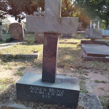 MUNZ Agnes 1914-1987