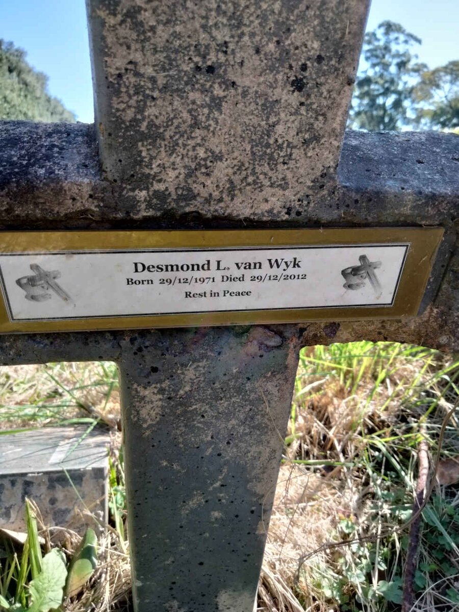 WYK Desmond L., van 1971-2012