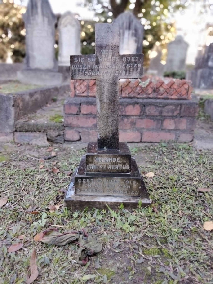 AHRENS Yolande Louise -1915
