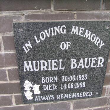 BAUER Muriel 1923-1998