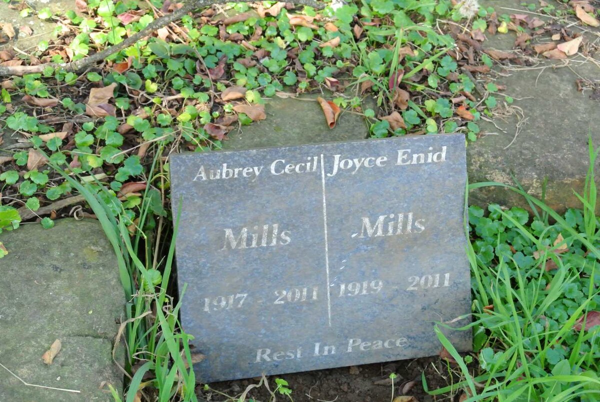 MILLS Aubrey Cecil 1917-2011 &amp; Joyce Enid 1919-2011