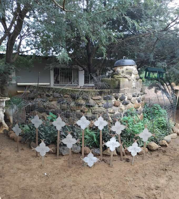 2. Grafmerkers van Britse soldate / British Military grave markers