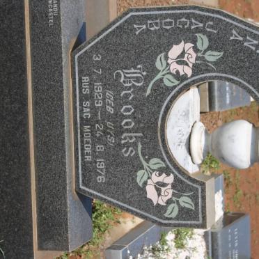 BROOKS Sanna Jacoba nee UYS 1929-1976