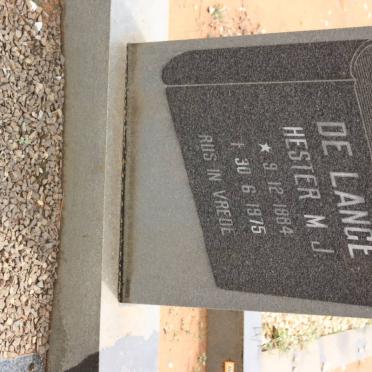 LANGE Hester M.J., de 1884-1975