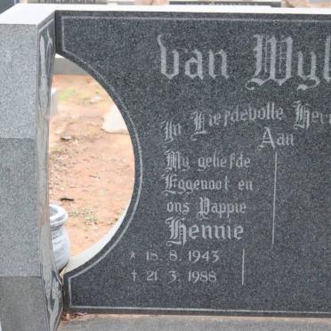 WYK Hennie, van 1943-1988