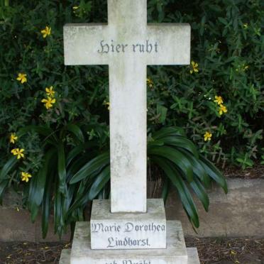 LINDHORST Marie Dorothea nee ?ROTH 1884-1955 :: GEYER Erika Elizabeth Helene 1924-2001 