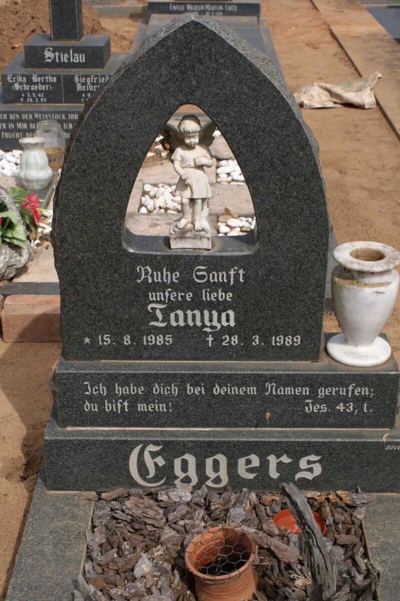 EGGERS Tanya 1985-1989