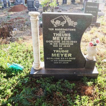 MEYER Theuns -1999 & Trudie -2022