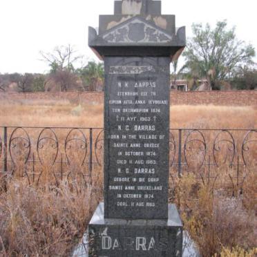 Limpopo, ELIAS MOTSOALEDI district, Rooikraal 188 JS, farm cemetery _1