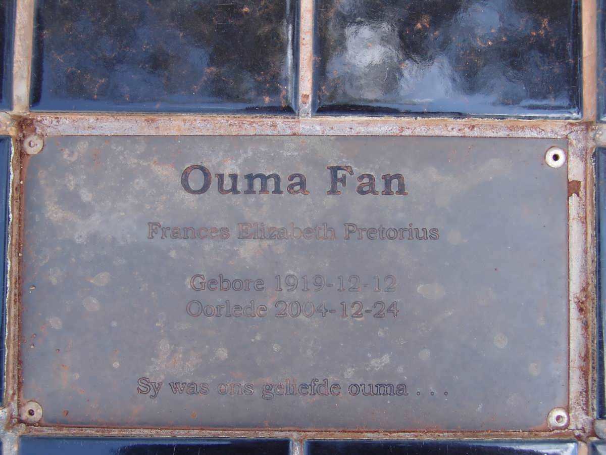 PRETORIUS Francis Elizabeth 1919-2004