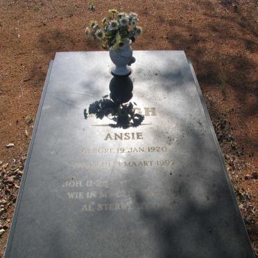 HOUGH Ansie 1920-1993