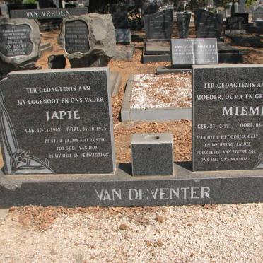 DEVENTER Japie, van 1908-1975 &amp; Miemie 1917-1999