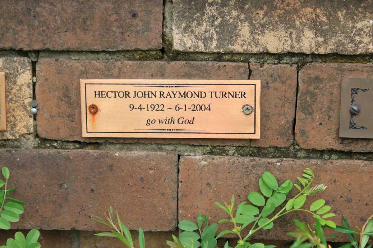 TURNER Hector John Raymond 1922-2004