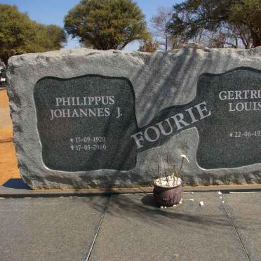 FOURIE Philippus Johannes J. 1920-2000 &amp; Gertrude Louisa 1925-