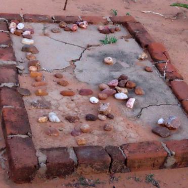 Limpopo, LEPHALALE district, Hanover 555_2, farm cemetery