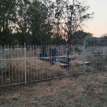 Limpopo, LEPHALALE district, Makillaka 184, Makilaka, farm cemetery