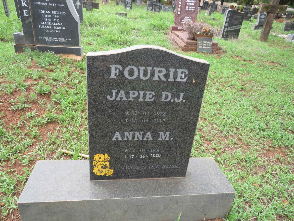 FOURIE Japie D.J. 1928-2007 & Anna M. 1931-2020