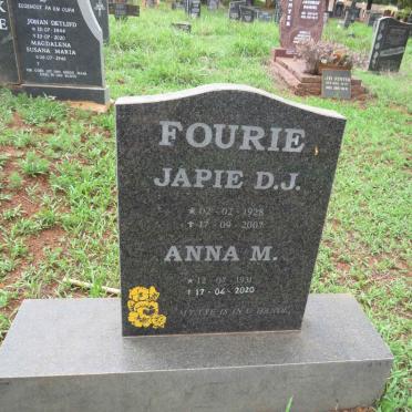FOURIE Japie D.J. 1928-2007 & Anna M. 1931-2020
