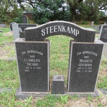 STEENKAMP Cornelius Thobias 1898- & Magrieta Gertruida 1896-1967