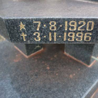 BENDER Jan G.F. 1920-1996 &amp; Anna J. 1926-2015