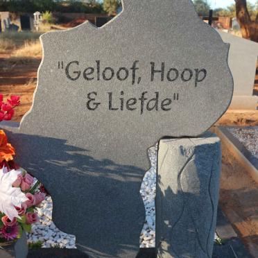 BEZUIDENHOUT Peet 1967- &amp; Orelia 1972-2018