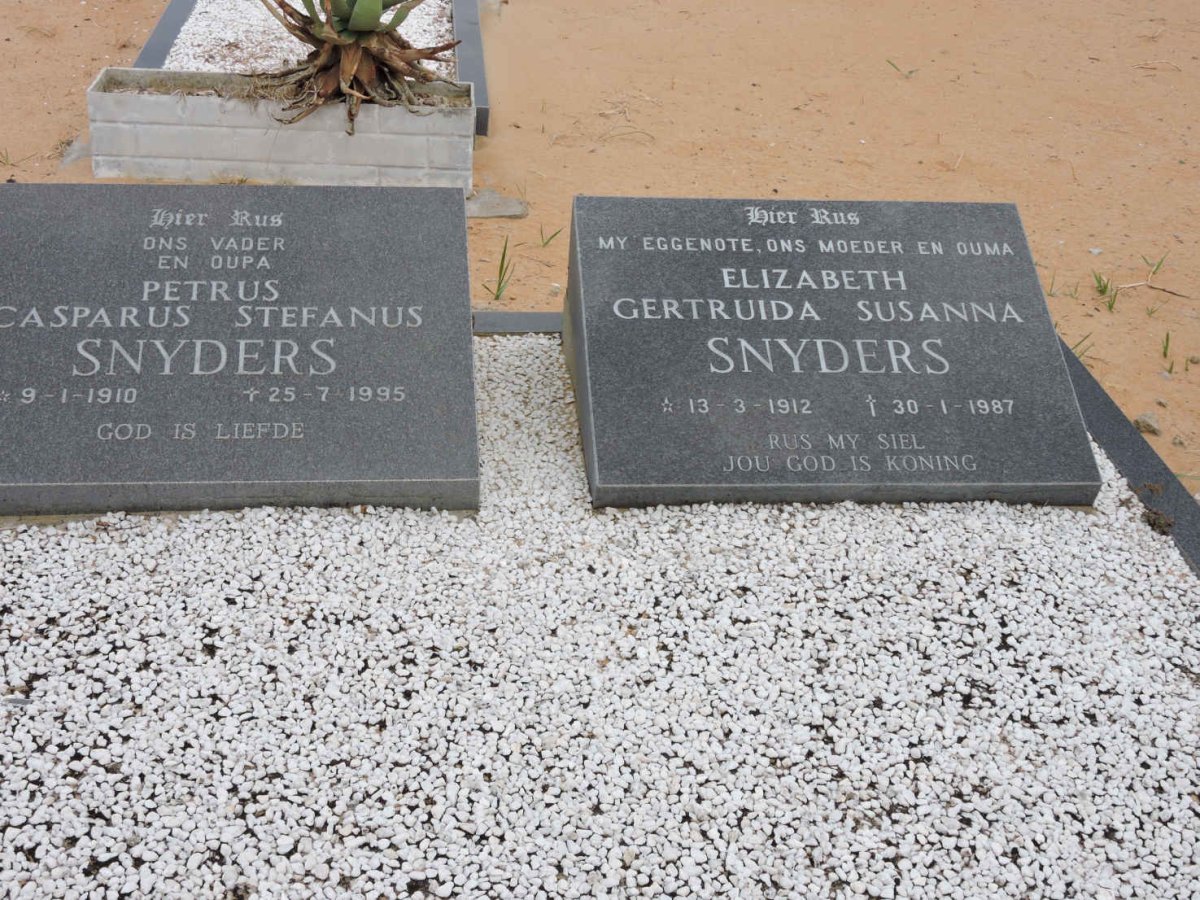 SNYDERS Petrus Casparus Stefanus 1910-1995 &amp; Elizabeth Gertruida Susanna 1912-1987