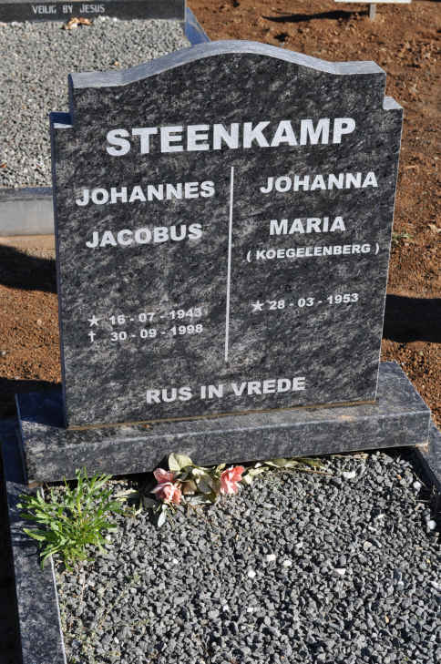 STEENKAMP Johannes Jacobus 1943-1998 & Johanna Maria KOEGELENBERG 1953-