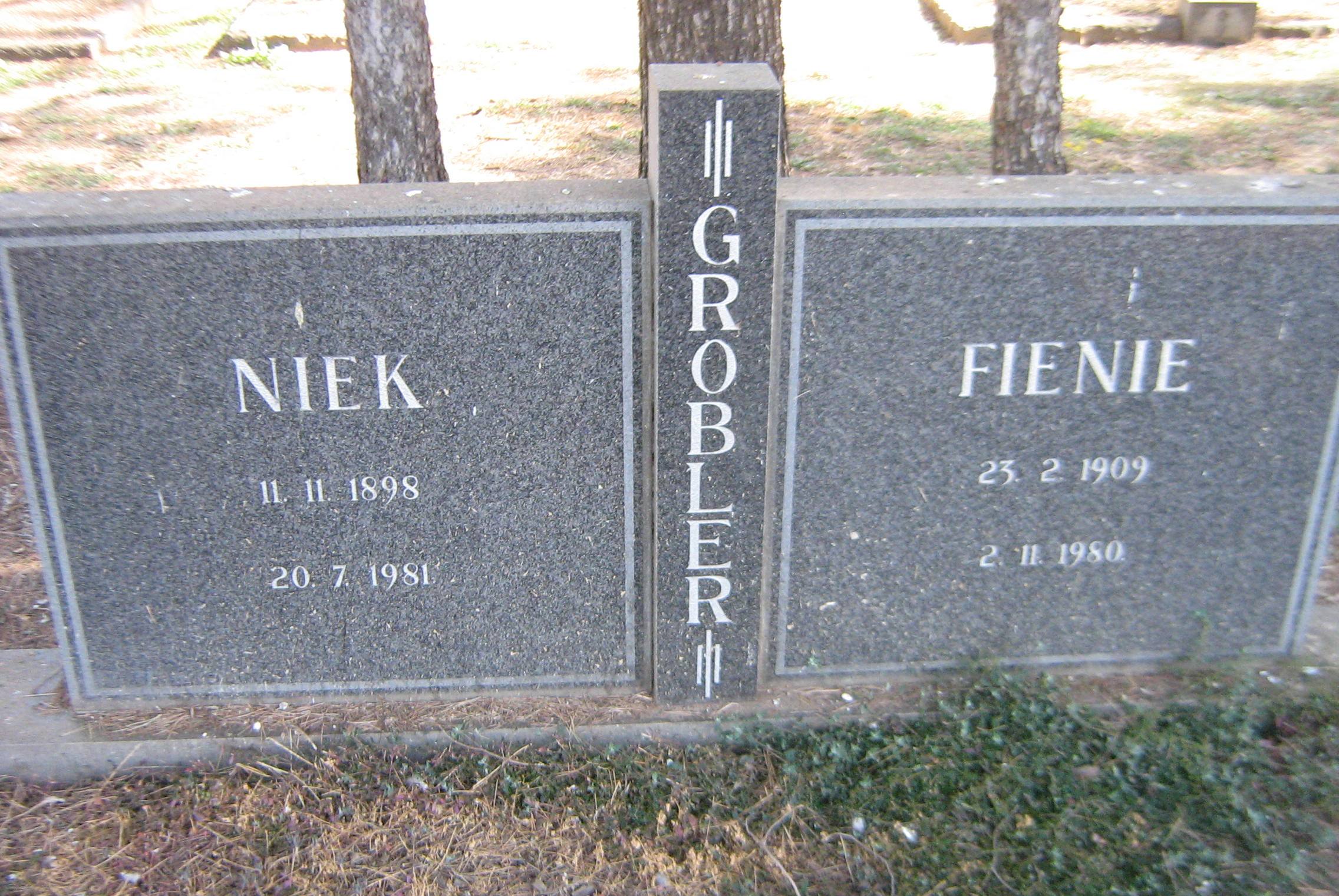 GROBLER Niek 1898-1981 & Fienie 1909-1980