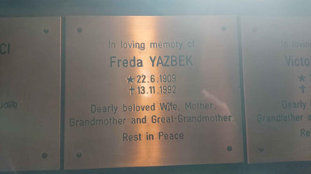 YAZBEK Freda 1909-1992