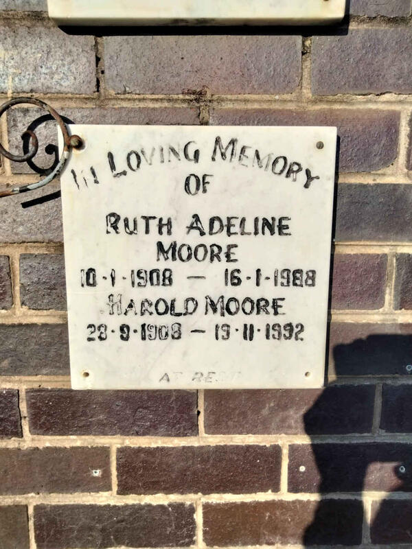 MOORE Harold 1908-1992 & Ruth Adeline 1908-1988