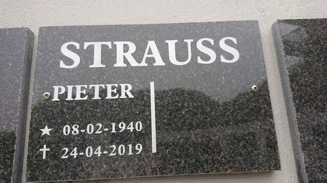 STRAUSS Pieter 1940-2019