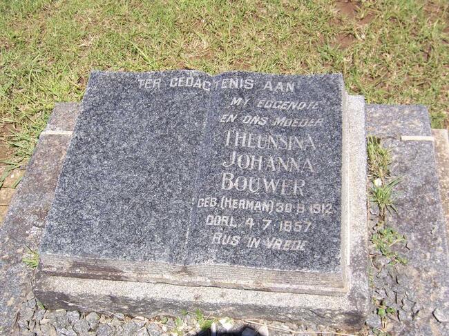 BOUWER Theunsina Johanna nee HERMAN 1912-1957