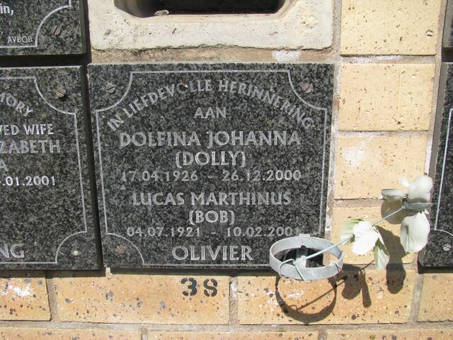 OLIVIER Lucas Marthinus 1921-2001 & Dolfina Johanna 1926-2000