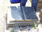 DANIELS Daniel 1911-1966 & Phyllis Rosalind 1921-1994
